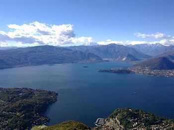 Funivie Del Lago Maggiore Hotel Laveno Exterior foto